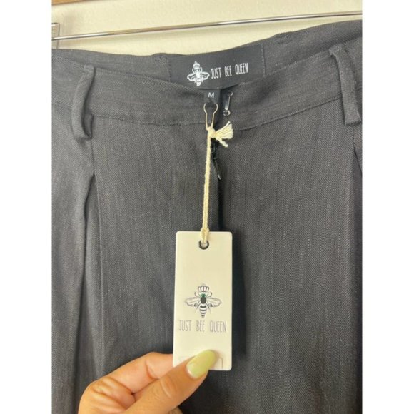 Just Be Queen Kai Pleated Ankle Straight Pants Women's Black Size: Medium NWT - Picture 5 of 10